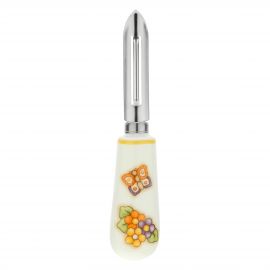 Country potato peeler with butterfly