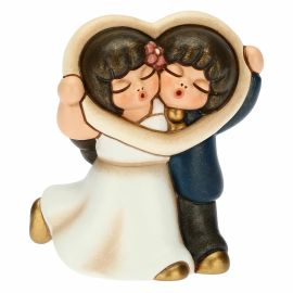 Small newlywed couple with frame