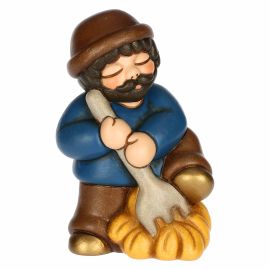 Presepe Classico ceramic man with pitch fork and hay